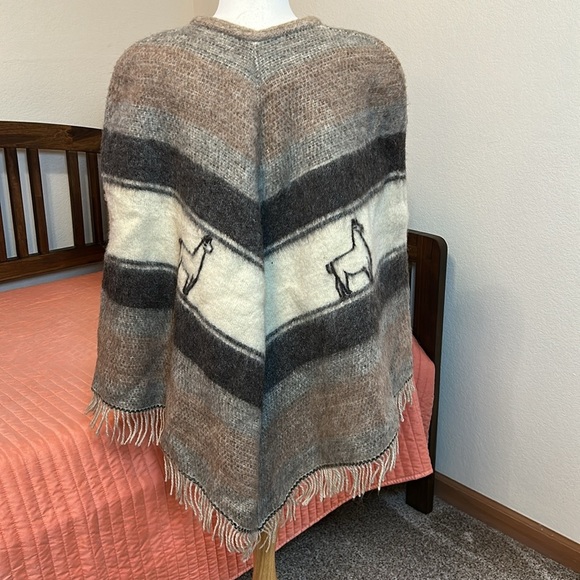 Vintage Quiaqueno Brown Tan Fringe Alpaca Llama Wool Poncho Pom Pom drawstring - Picture 6 of 15